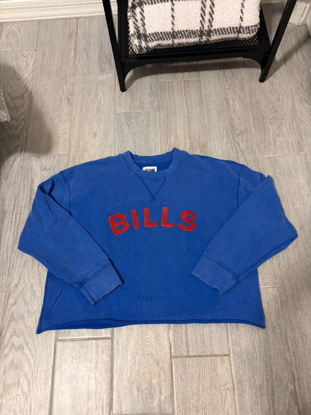 Women's Tailgate Blue Buffalo Bills 3/4 Crop Distressed Sweatshirt - XL - Picture 3 of 7